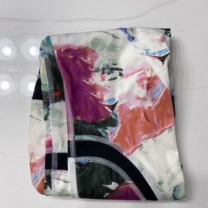 Multicolored Lululemon leggings size 6 25 inch